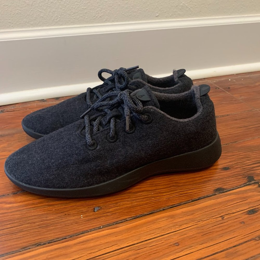 Allbirds Womens Wool Runners Size 10 black with black sole. never worn